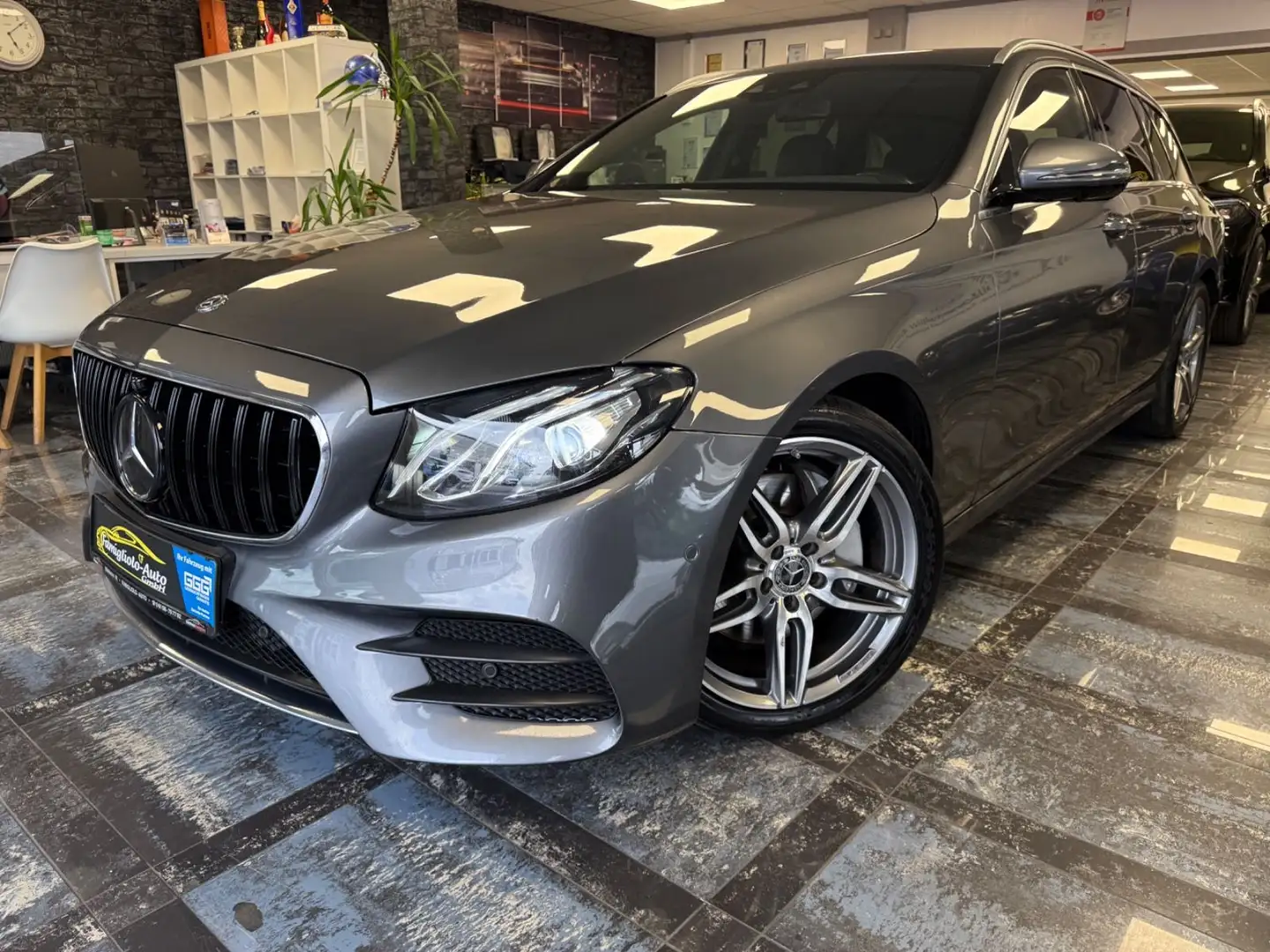 Mercedes-Benz E 350 d T-Modell*Ambiente*Navigation*Alur*AMG Grau - 2