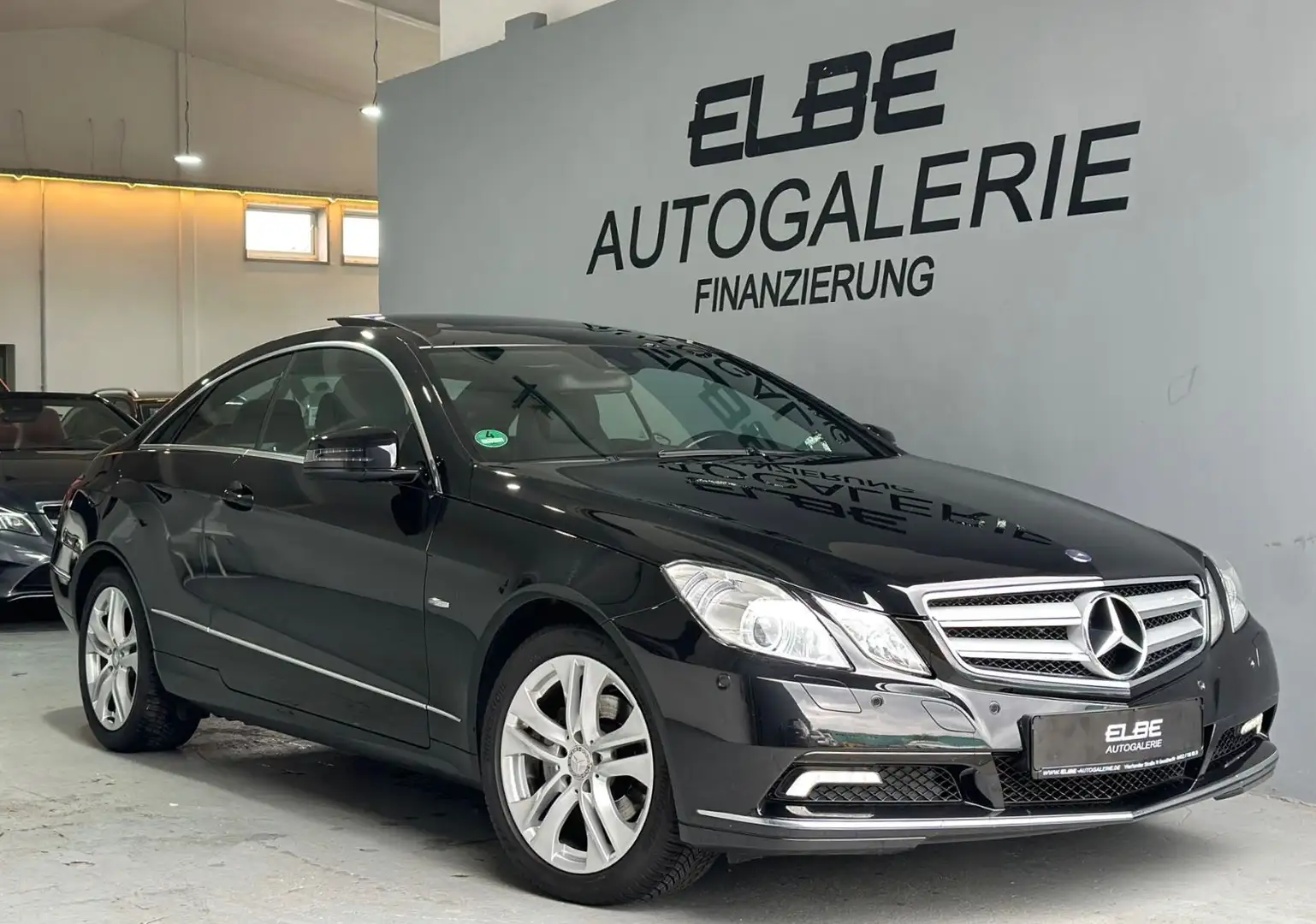 Mercedes-Benz E 250 Coupe CGI BlueEff. Aut. Avantgarade 1.Hand Zwart - 1