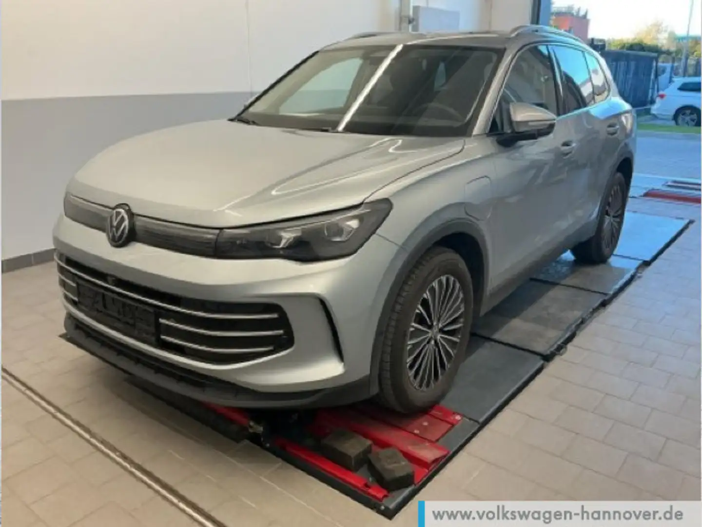 Volkswagen Tiguan 1.5 TSI DSG eHybrid Elegance Navi AHK HD Silber - 2