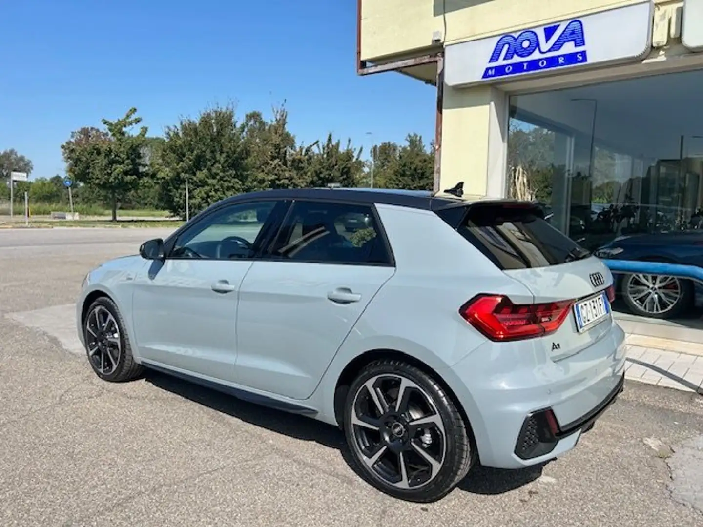 Audi A1 Sportback 30 tfsi Identity Black s-tronic KM ZERO Gris - 2