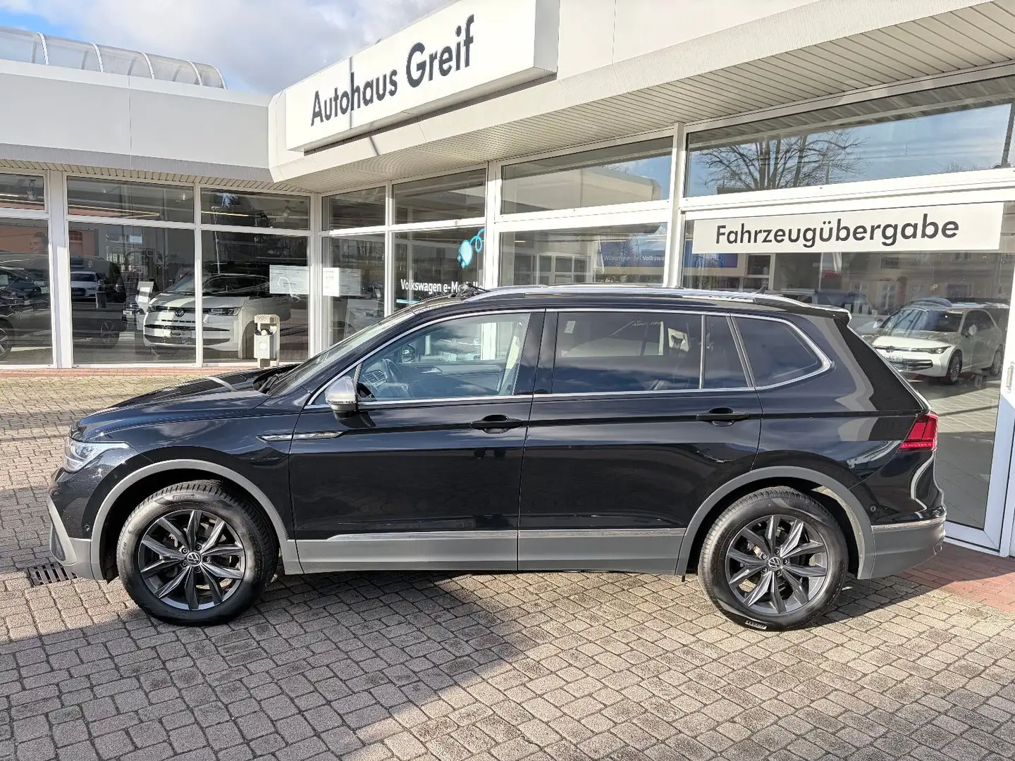 Volkswagen Tiguan Allspace Life 2.0 TDI DSG *LED*NAVI*ACC* Schwarz - 2