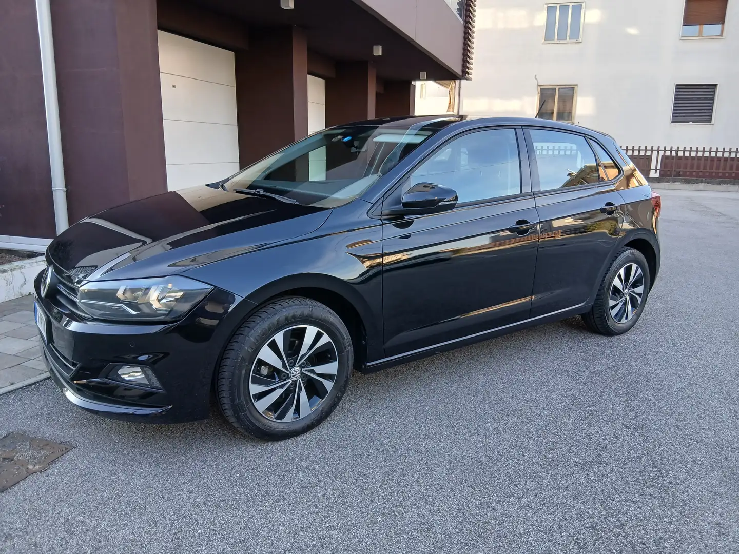 Volkswagen Polo 1.0 Comfortline + Teck pack a € 199 mese Nero - 1