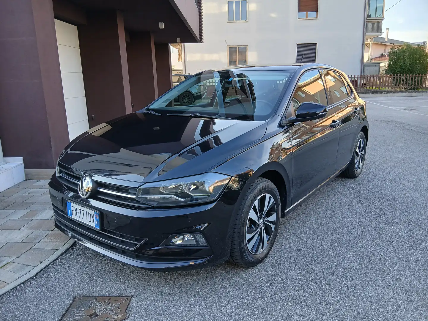 Volkswagen Polo 1.0 Comfortline + Teck pack a € 199 mese Nero - 2