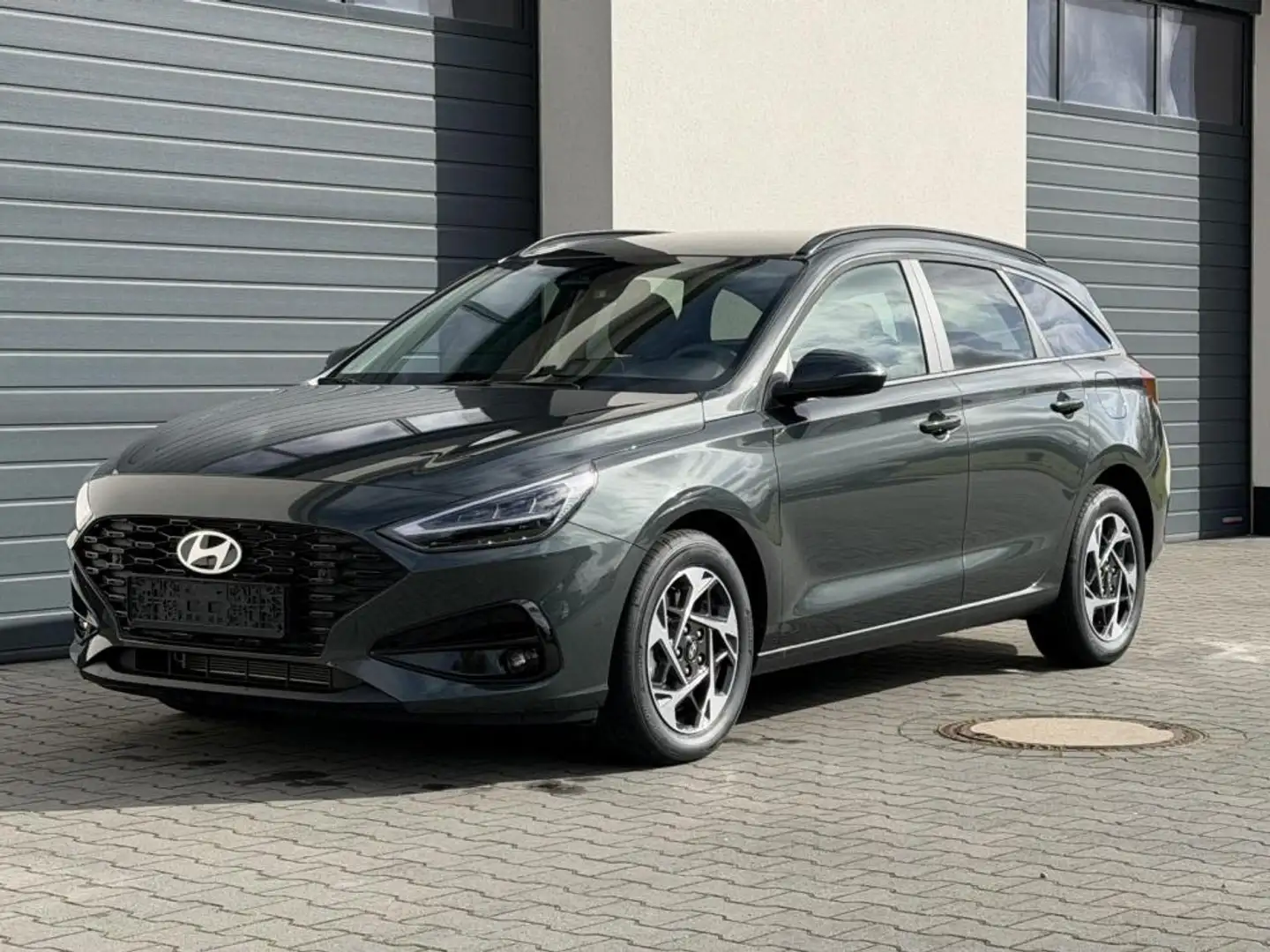 Hyundai i30 Kombi Trend Go 1,6 T-GDI DCT7 110KW Navi Winter... Grün - 1