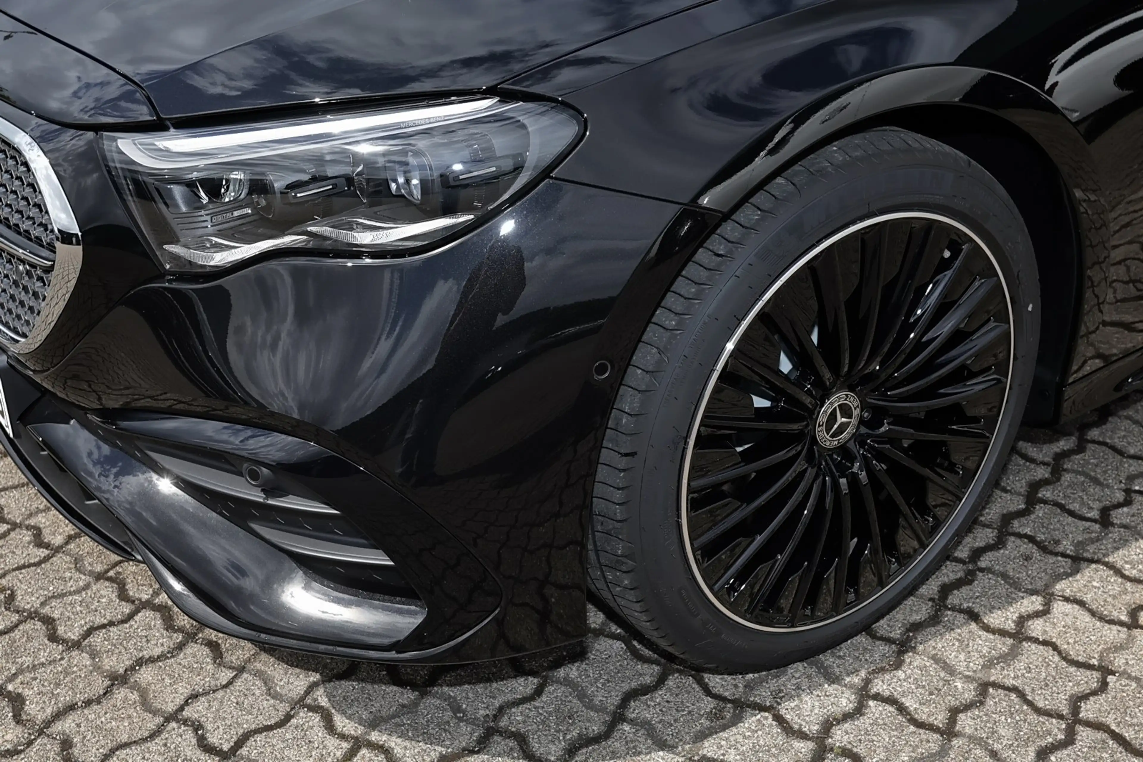 Mercedes-Benz E 450 d 4M T AMG MBUX+DIG-LED+360°+Pano+AHK+SHZ — photo 3