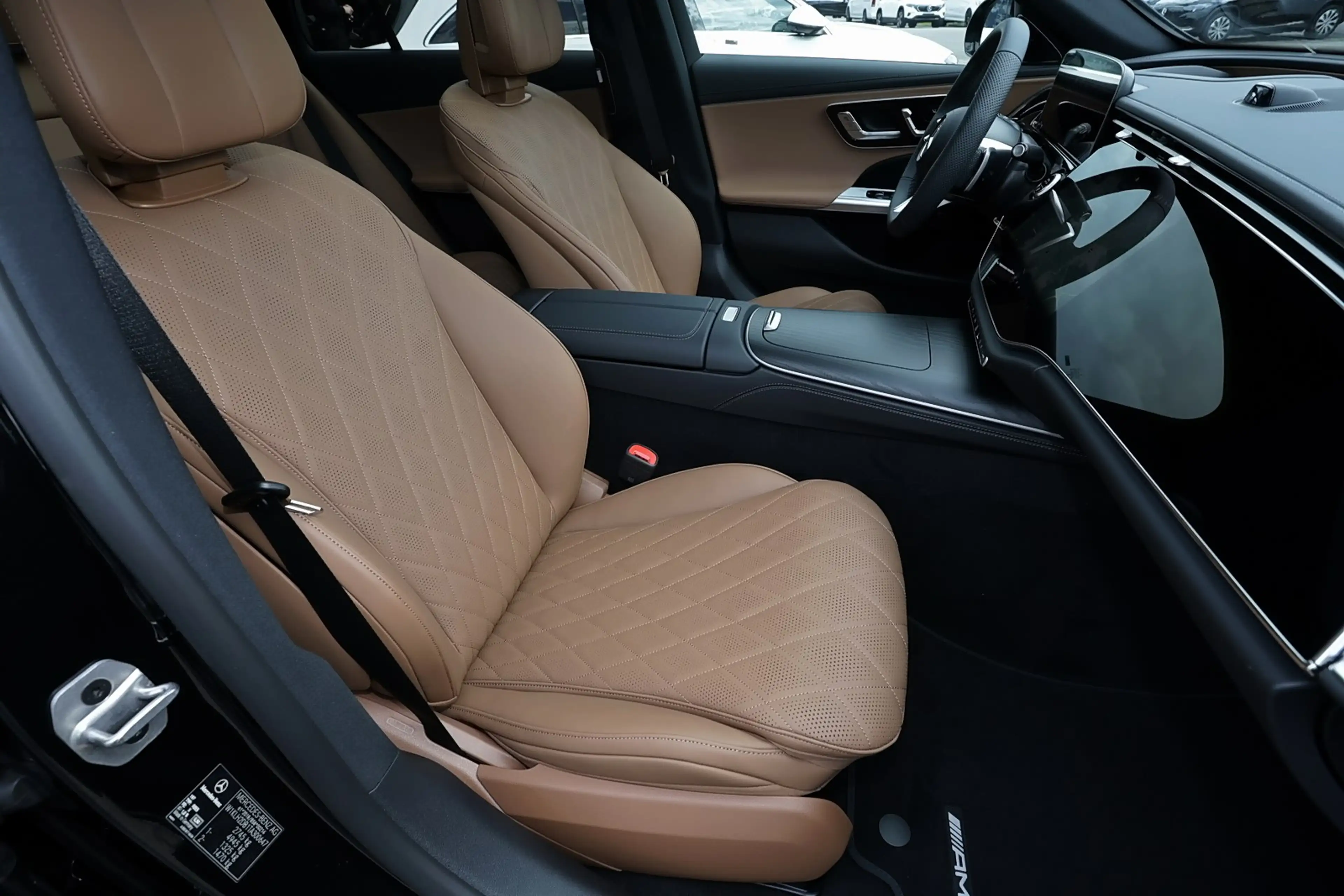 Mercedes-Benz E 450 d 4M T AMG MBUX+DIG-LED+360°+Pano+AHK+SHZ — photo 4