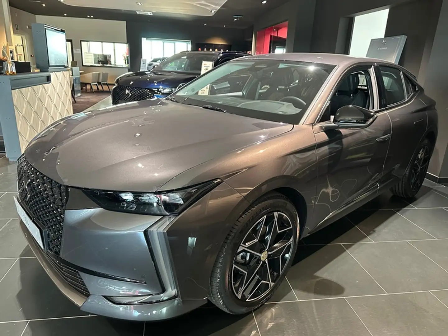 DS Automobiles DS 4 1.5 BlueHDi Edition France Šedá - 1