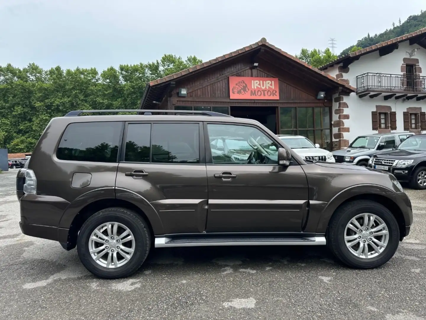 Mitsubishi Montero 3.2DI-D Kaiteki 5AT 190 Beige - 1
