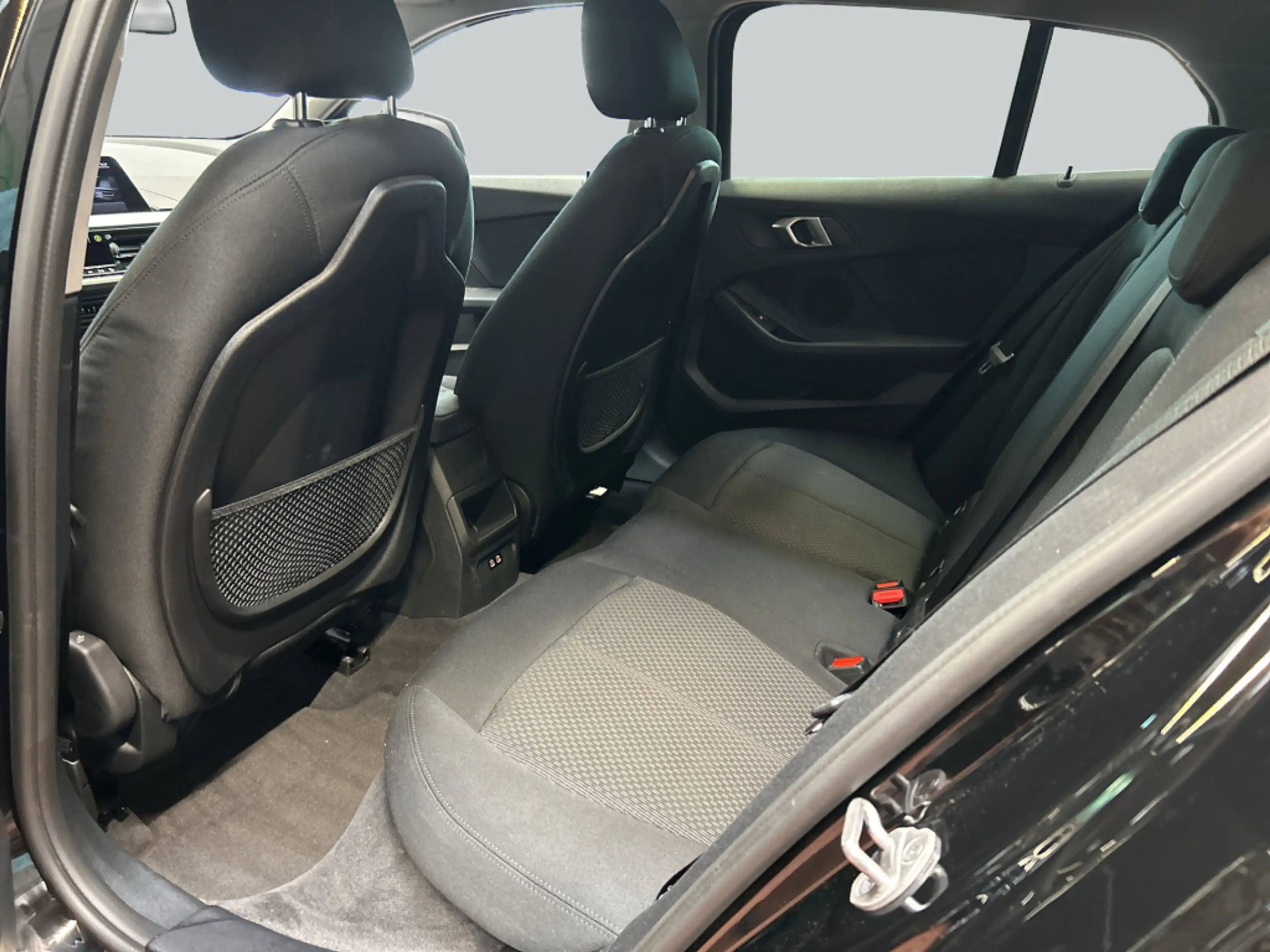 BMW 118 i Advantage, PDC, LED, SHZ — photo 12
