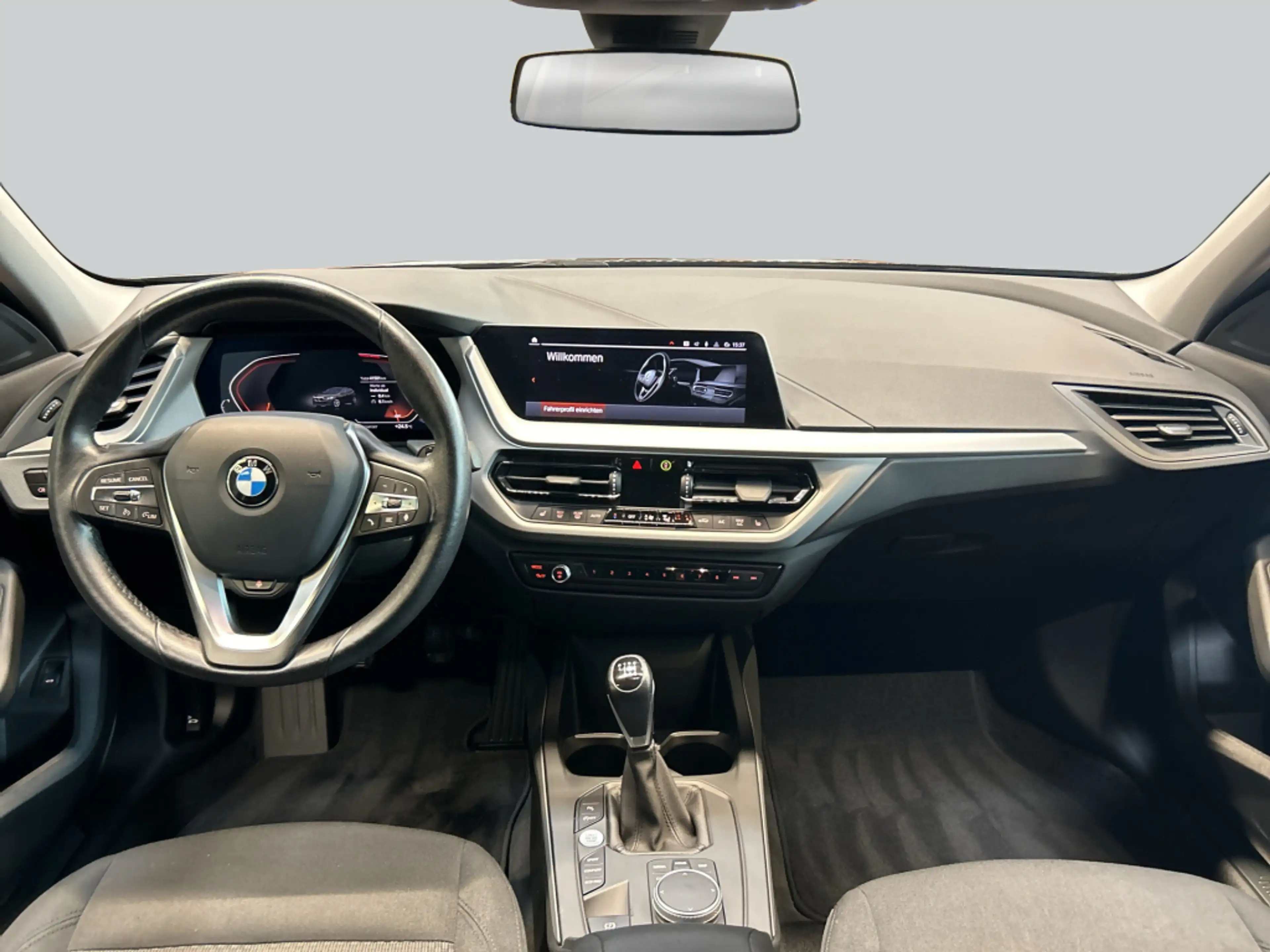 BMW 118 i Advantage, PDC, LED, SHZ — photo 14