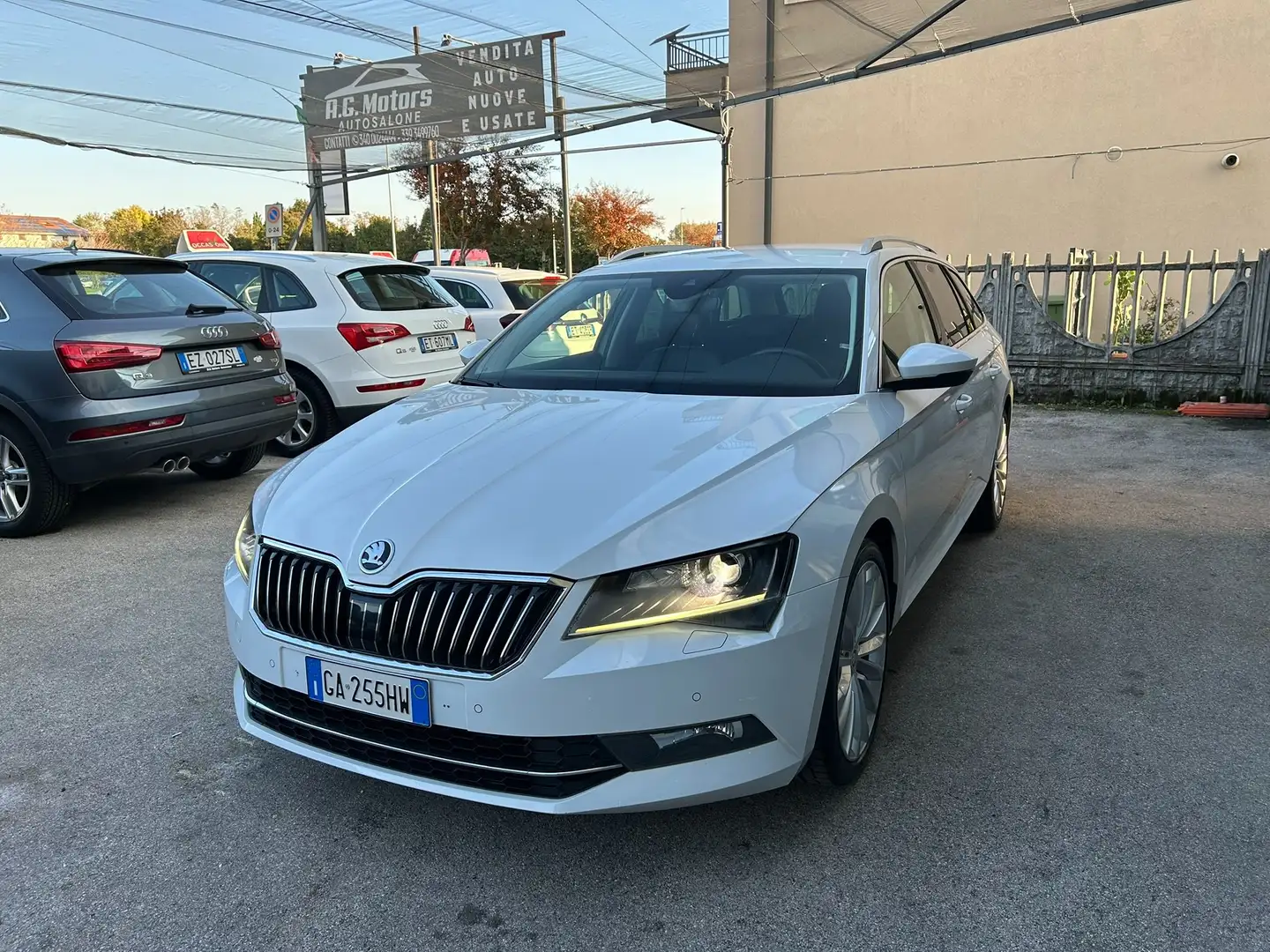 Skoda Superb Wagon 2.0 TDI 190CV DSG 4x4 - GANCIO TRAINO Blanc - 1