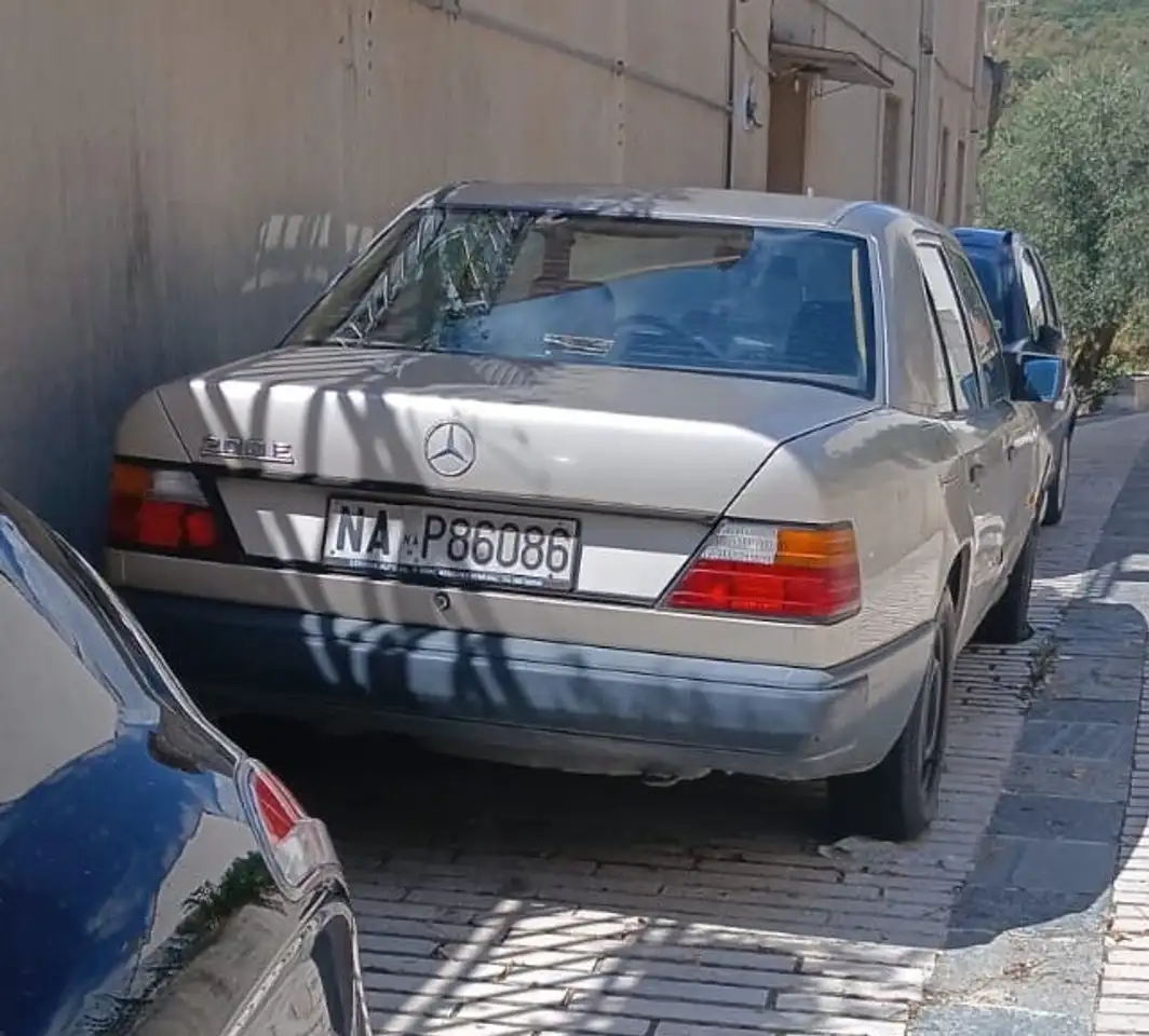 Mercedes-Benz 200E, foto 5