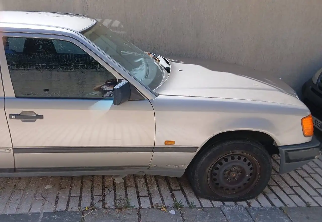 Mercedes-Benz 200E, foto 4