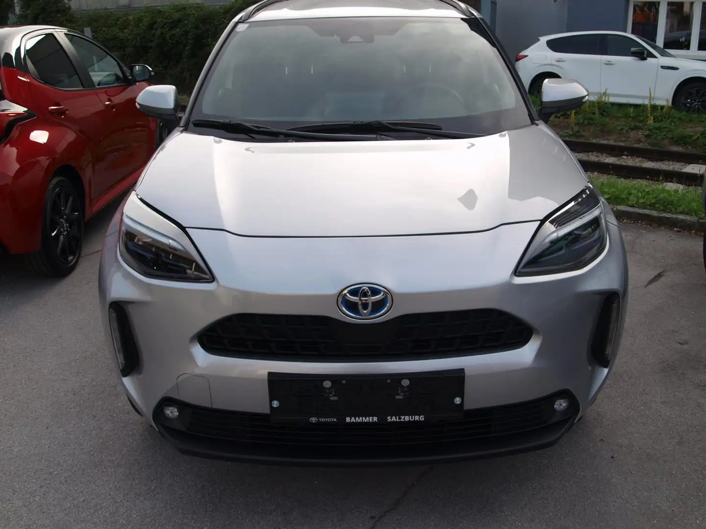Toyota Yaris Cross Yaris Cross 1,5 VVT-i Hybrid Active Drive Silber - 2