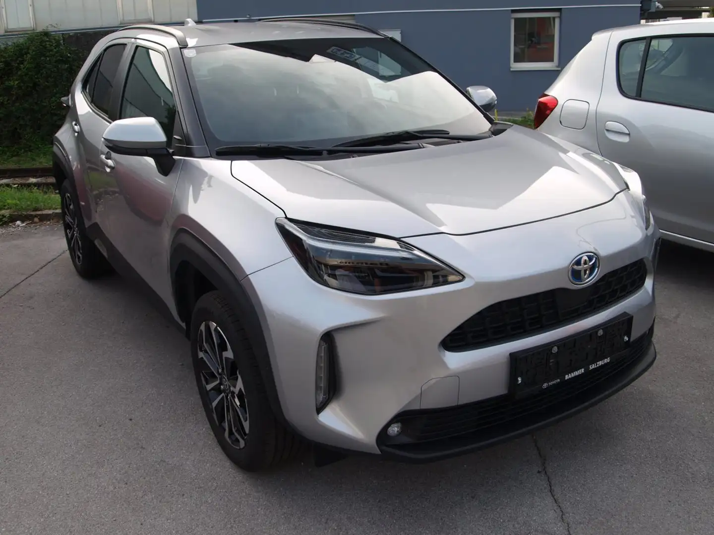 Toyota Yaris Cross Yaris Cross 1,5 VVT-i Hybrid Active Drive Silber - 1