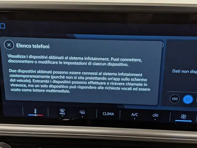 Volkswagen Transporter view 12