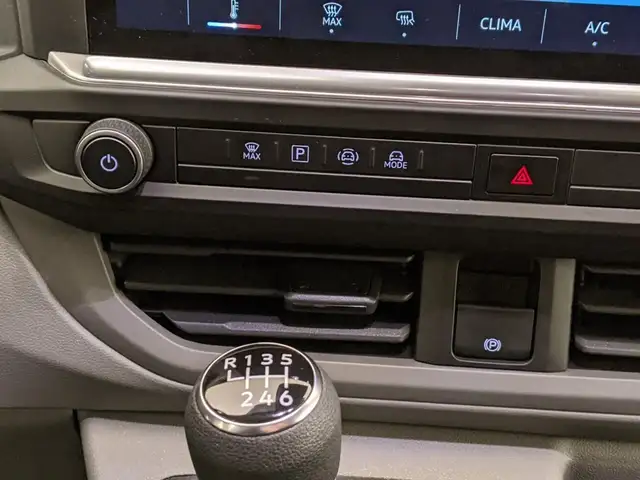 Volkswagen Transporter view 10