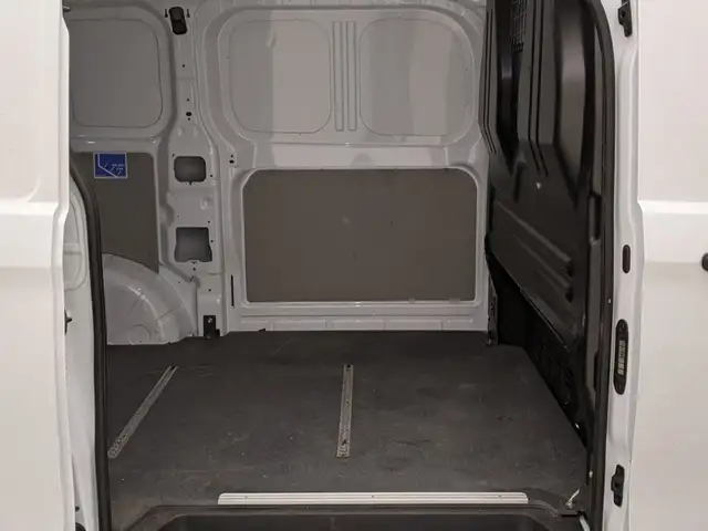 Volkswagen Transporter view 9
