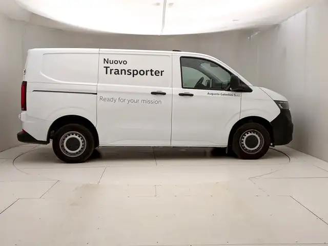 Volkswagen Transporter view 3