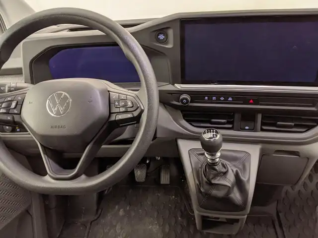 Volkswagen Transporter view 7