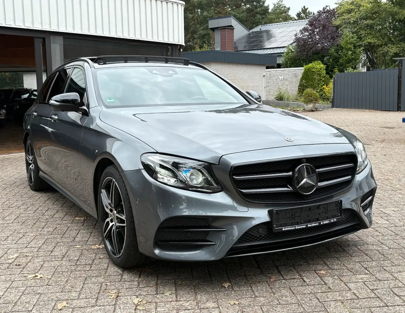 Mercedes-Benz E 350 E350d T AMG-LINE PANORAMA BURMESTER AHK Grey - 2