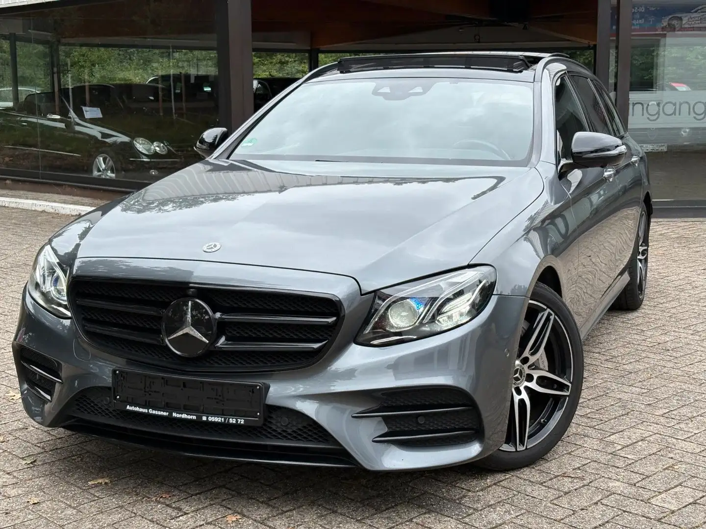Mercedes-Benz E 350 E350d T AMG-LINE PANORAMA BURMESTER AHK Grey - 1