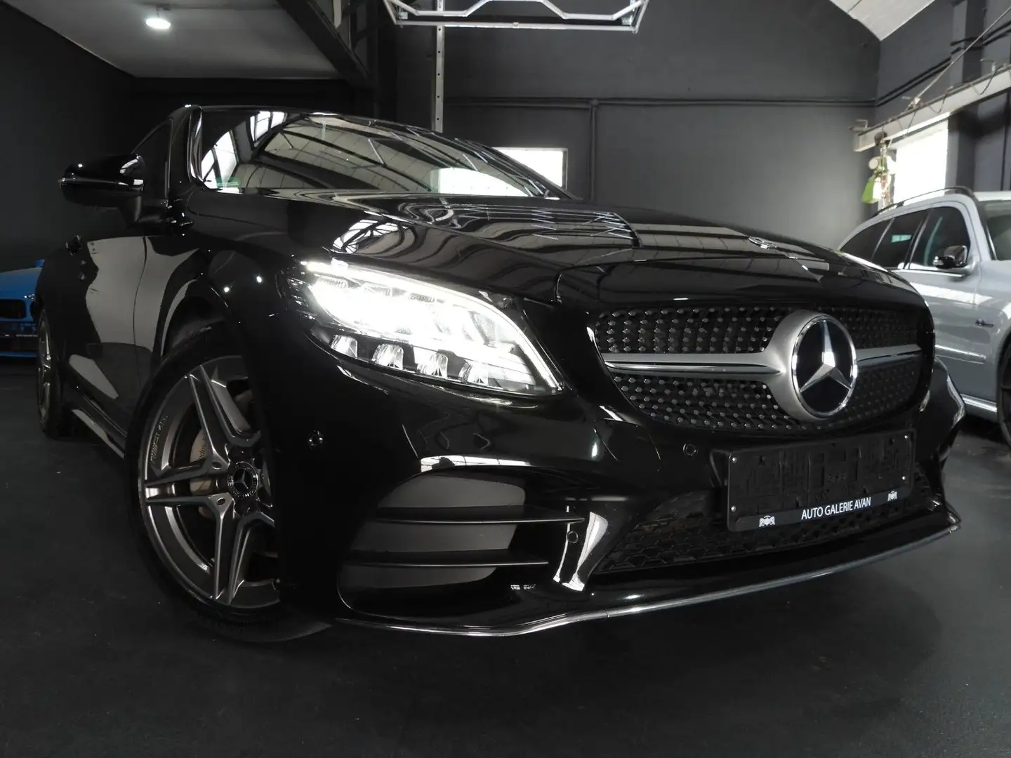 Mercedes-Benz C 200 COUPE AMG-LINE Schwarz - 1