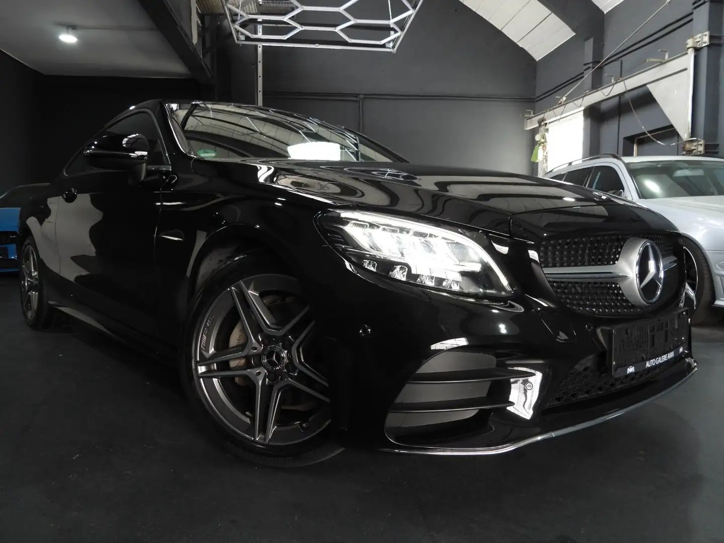 Mercedes-Benz C 200 COUPE AMG-LINE Schwarz - 2