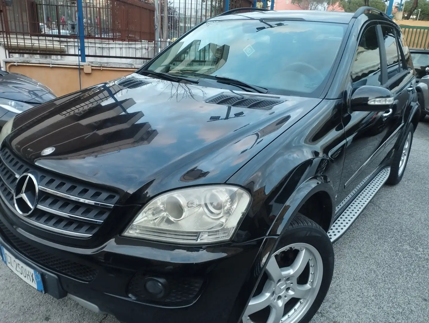Mercedes-Benz ML 350 ML 350 Sport auto Black - 1
