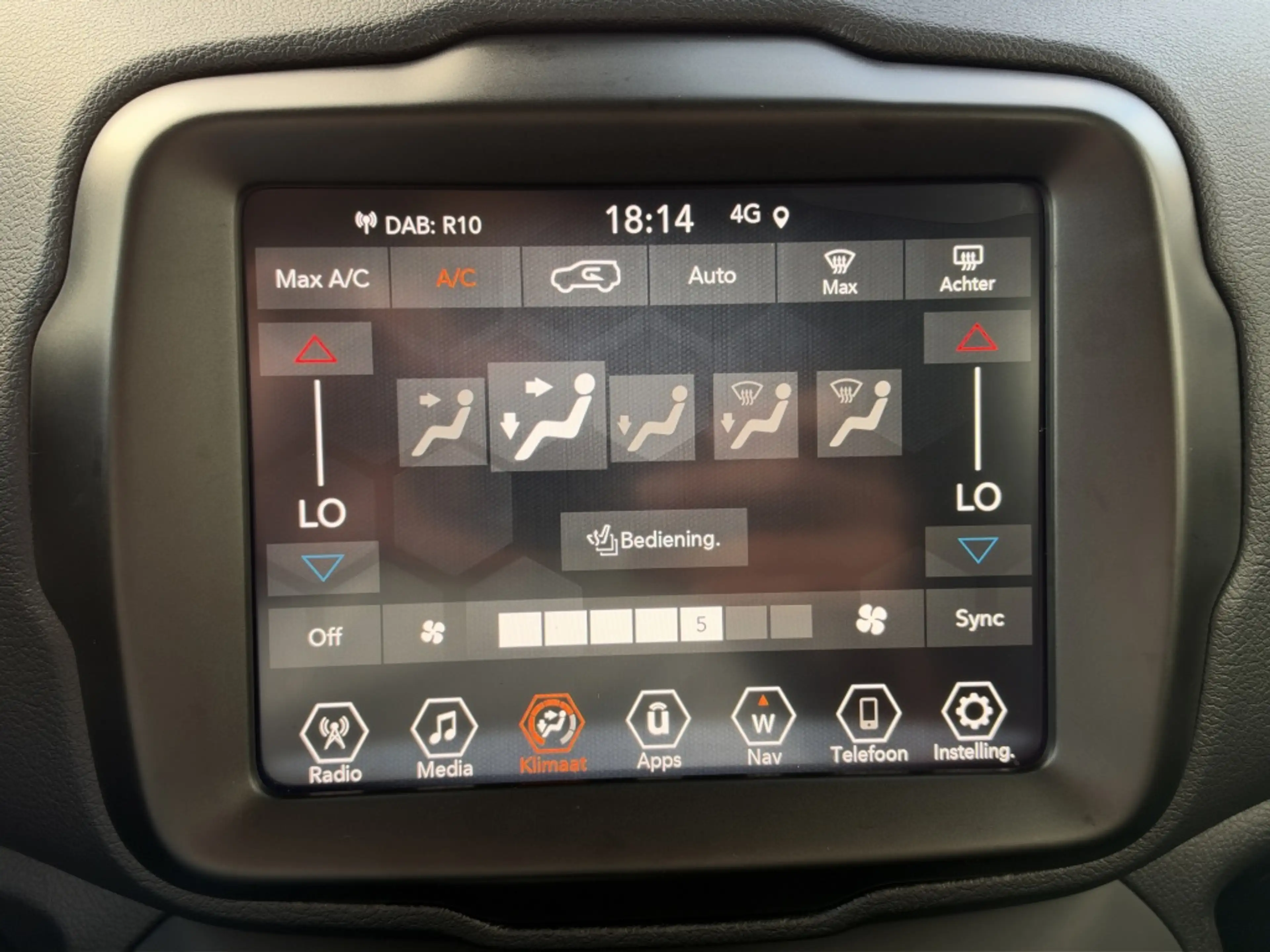Jeep Renegade 1.5T e-Hybrid 130 PK Altitude | Navi | LED | Carpl — photo 10