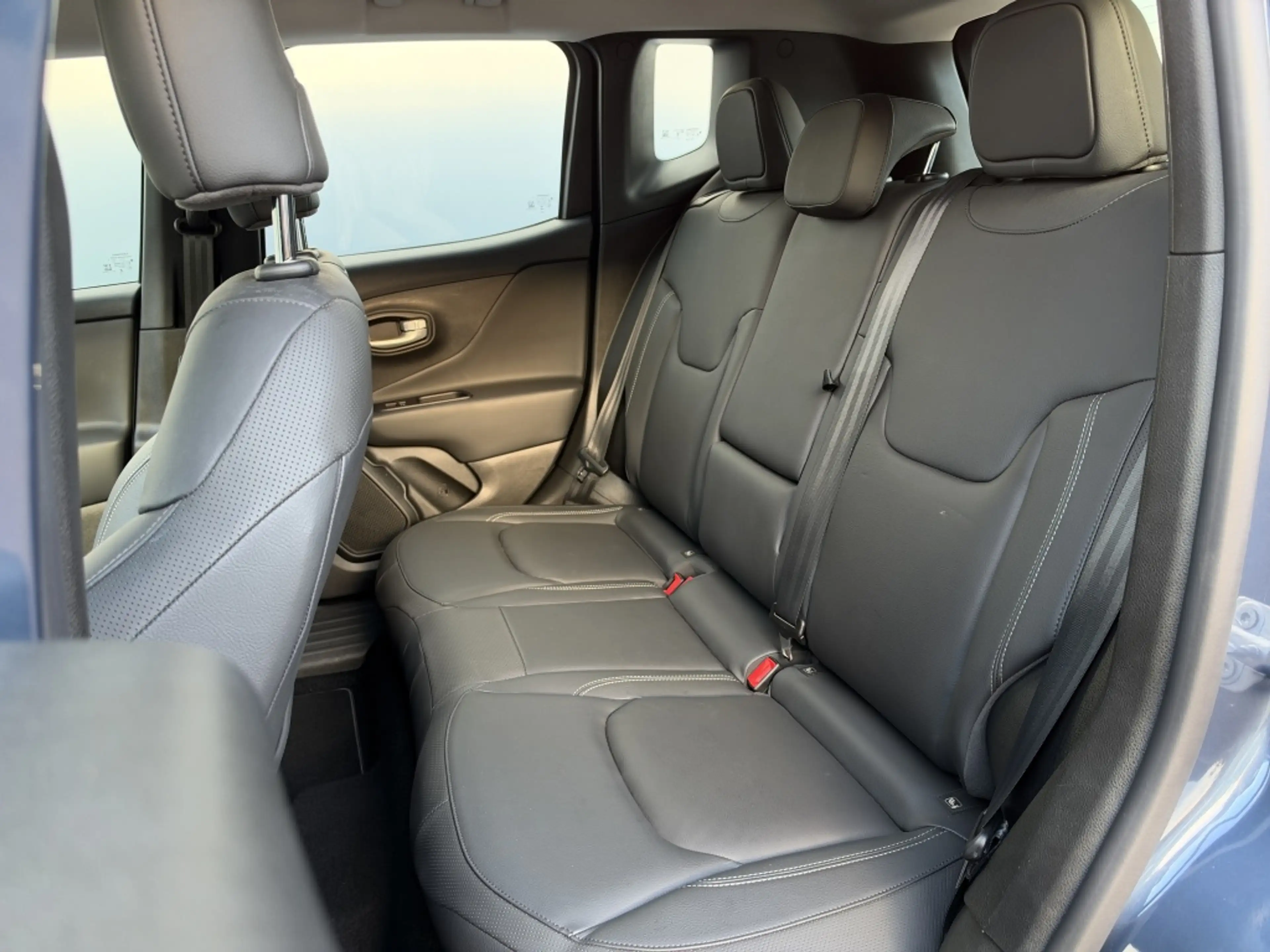 Jeep Renegade 1.5T e-Hybrid 130 PK Altitude | Navi | LED | Carpl — photo 6