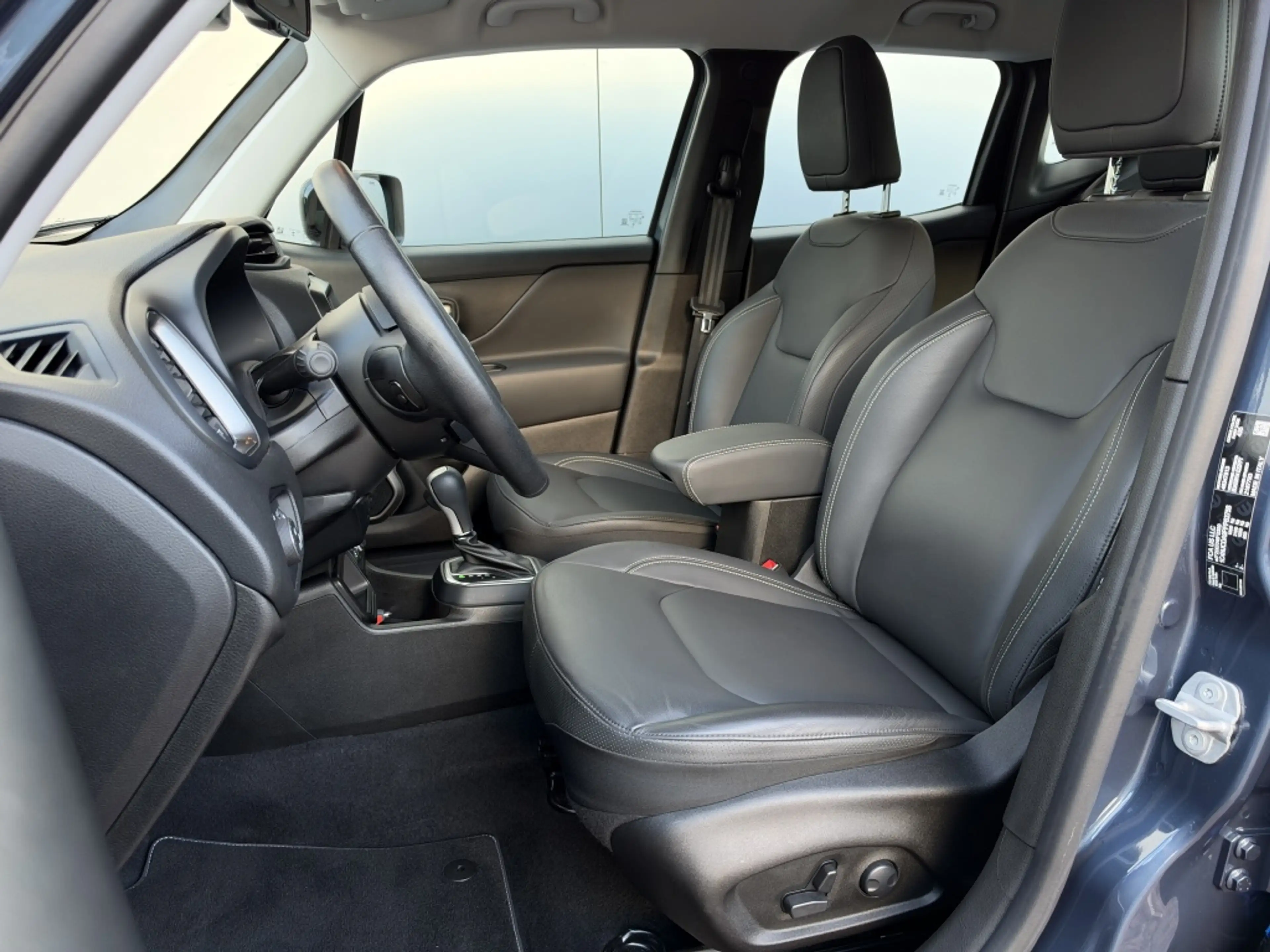 Jeep Renegade 1.5T e-Hybrid 130 PK Altitude | Navi | LED | Carpl — photo 4
