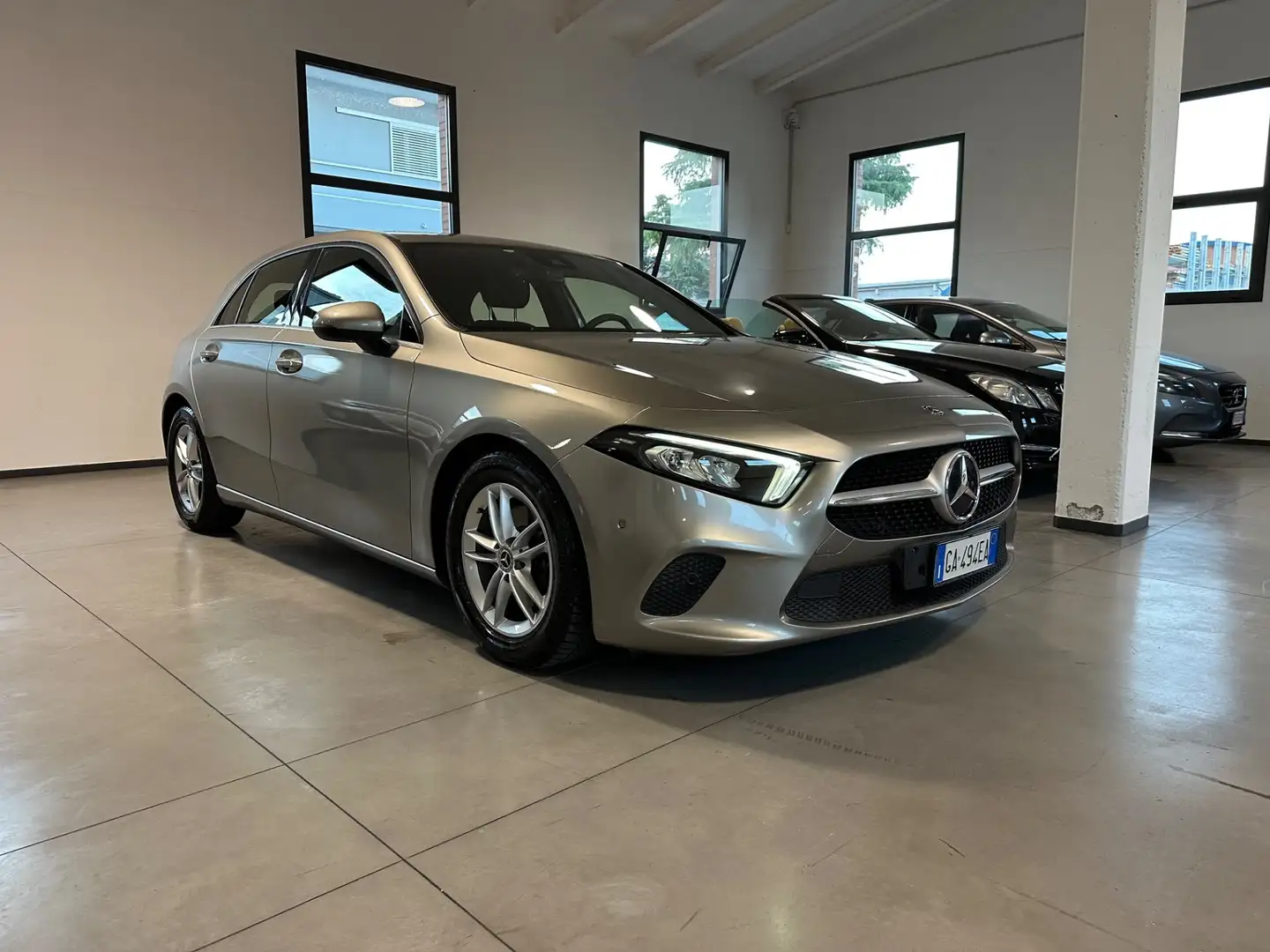 Mercedes-Benz A 180 A 180 d Automatic Sport Grigio - 2