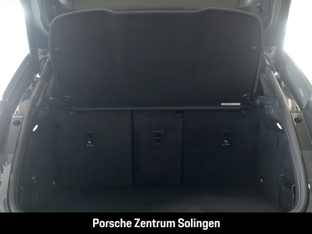 Porsche Macan 4 PANO BOSE MATRIX PASM LUFT 9