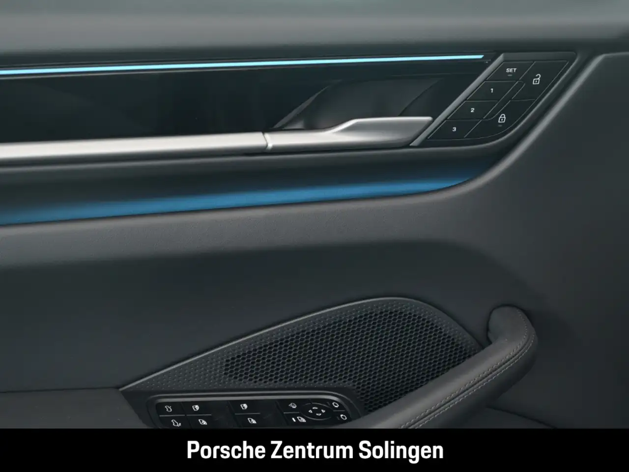 Porsche Macan 4 PANO BOSE MATRIX PASM LUFT 13