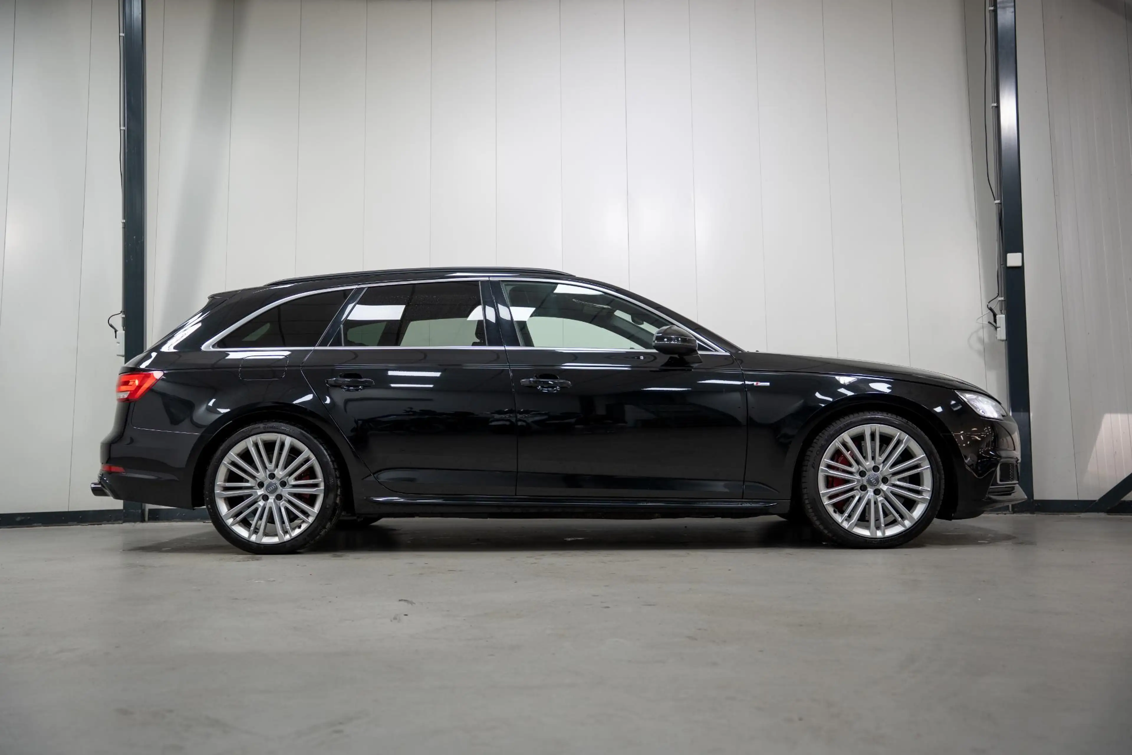 Audi A4 Avant S-LINE*375PK*CARBON*PASS. DISPLAY*RS6 REMMEN — photo 7