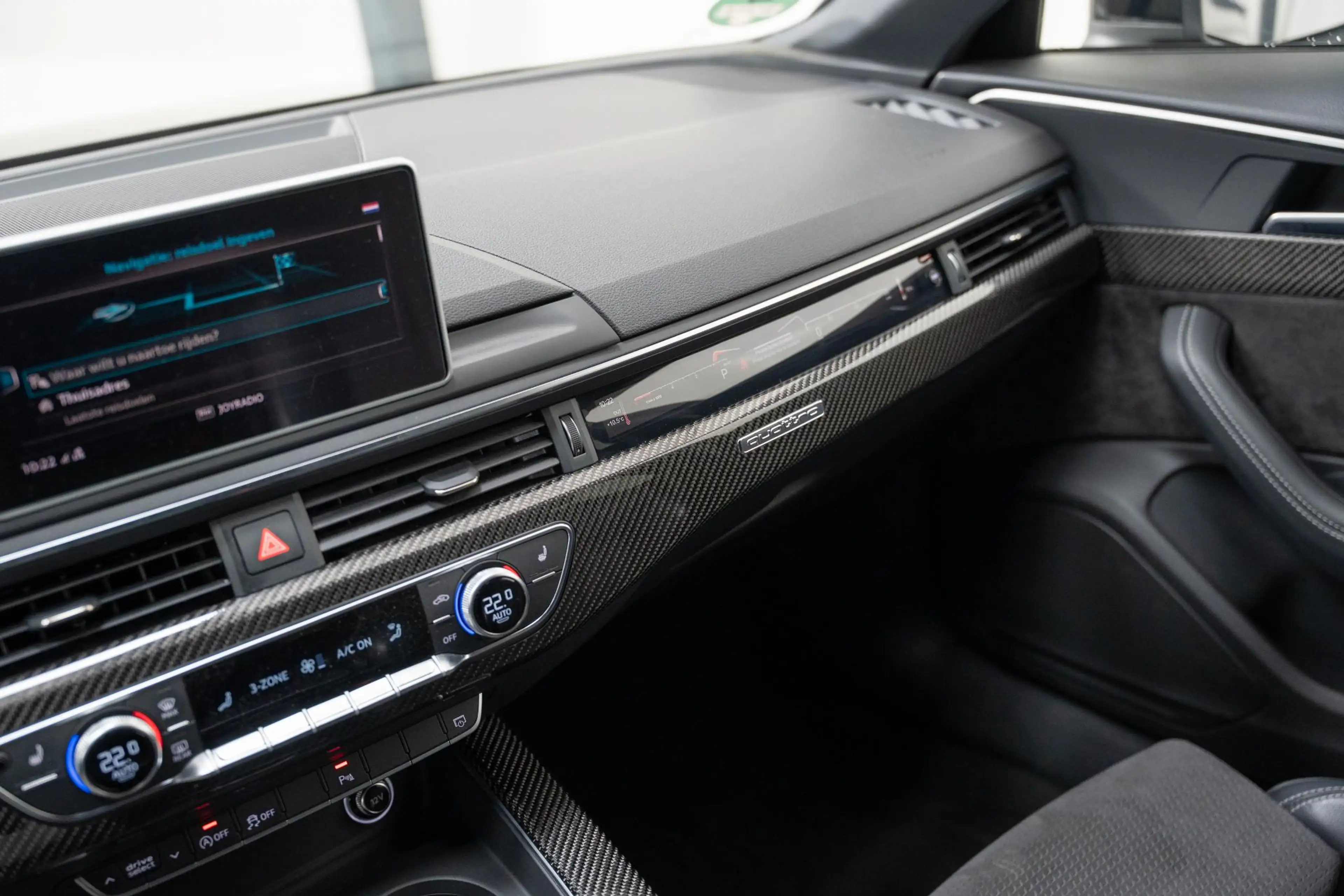 Audi A4 Avant S-LINE*375PK*CARBON*PASS. DISPLAY*RS6 REMMEN — photo 18