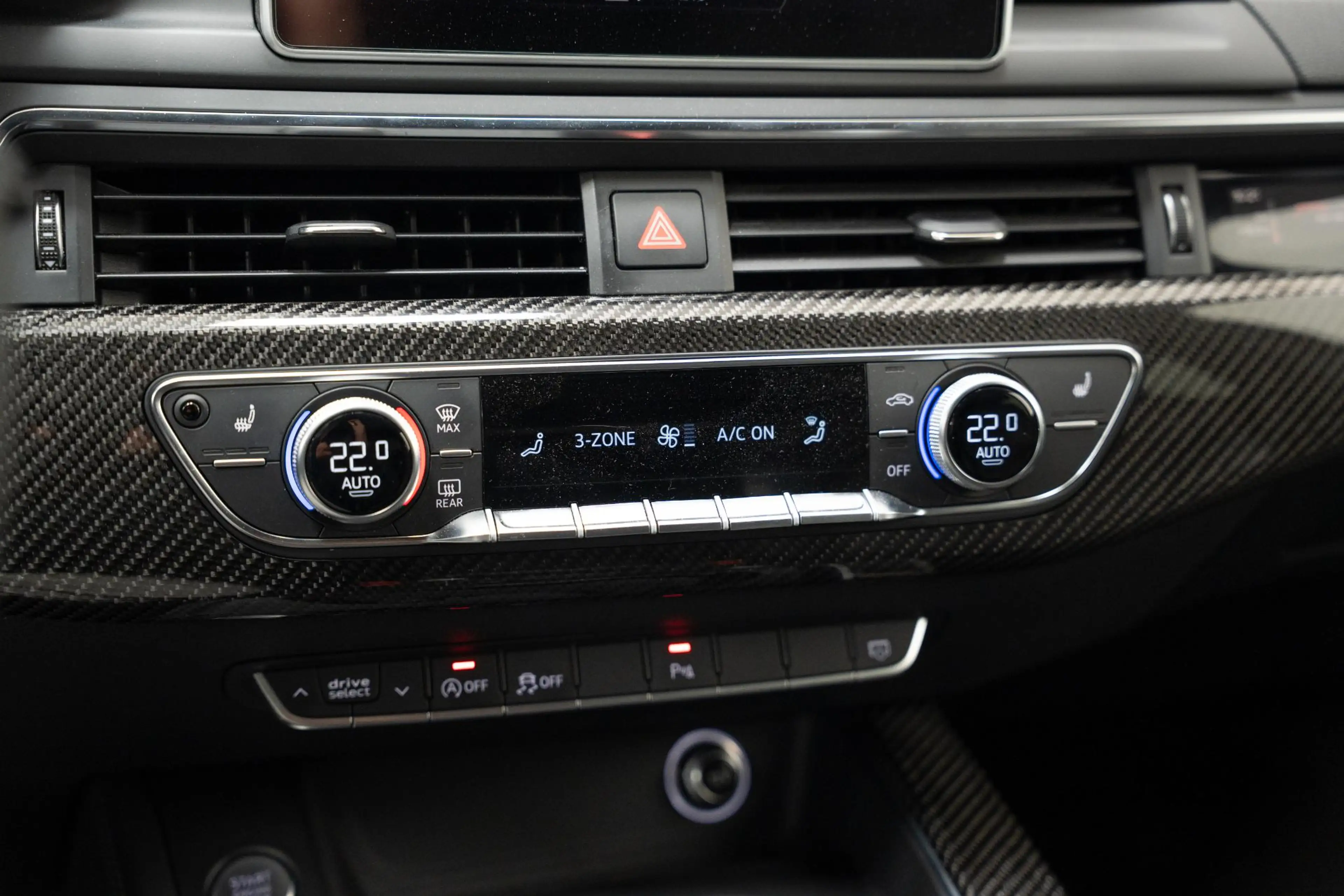 Audi A4 Avant S-LINE*375PK*CARBON*PASS. DISPLAY*RS6 REMMEN — photo 12