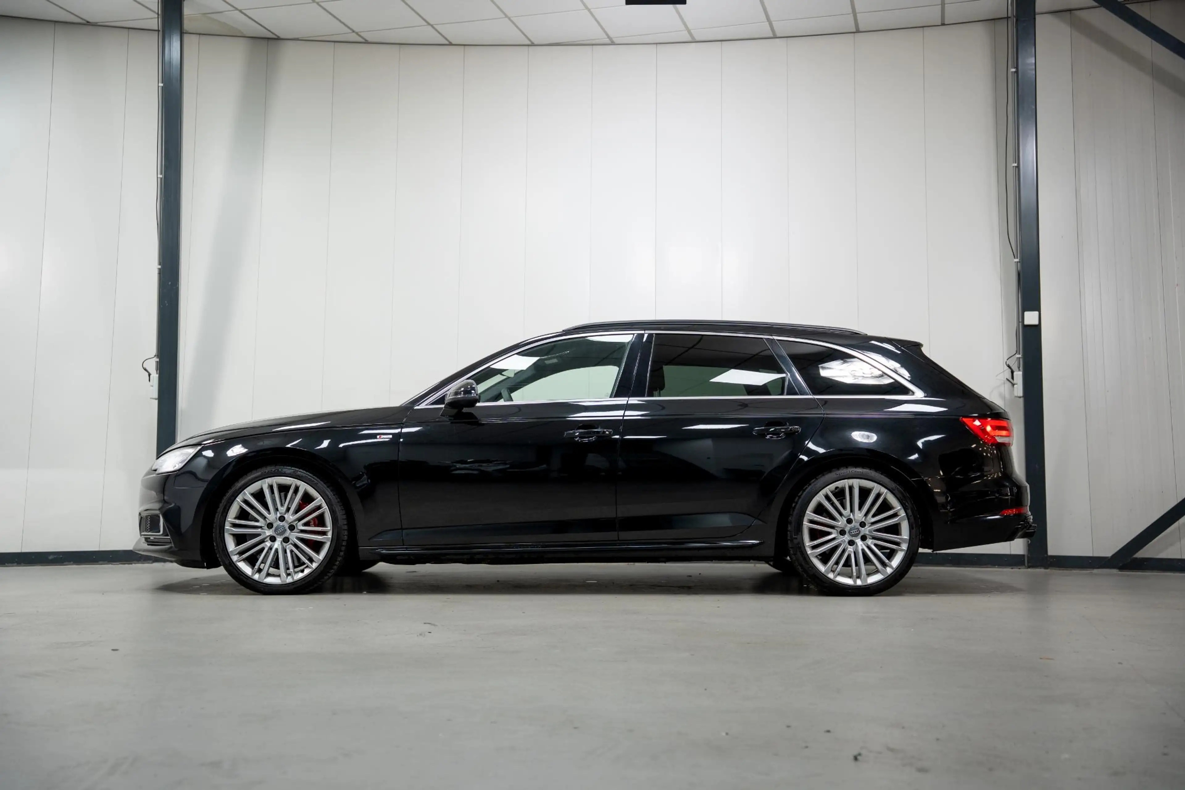 Audi A4 Avant S-LINE*375PK*CARBON*PASS. DISPLAY*RS6 REMMEN — photo 6