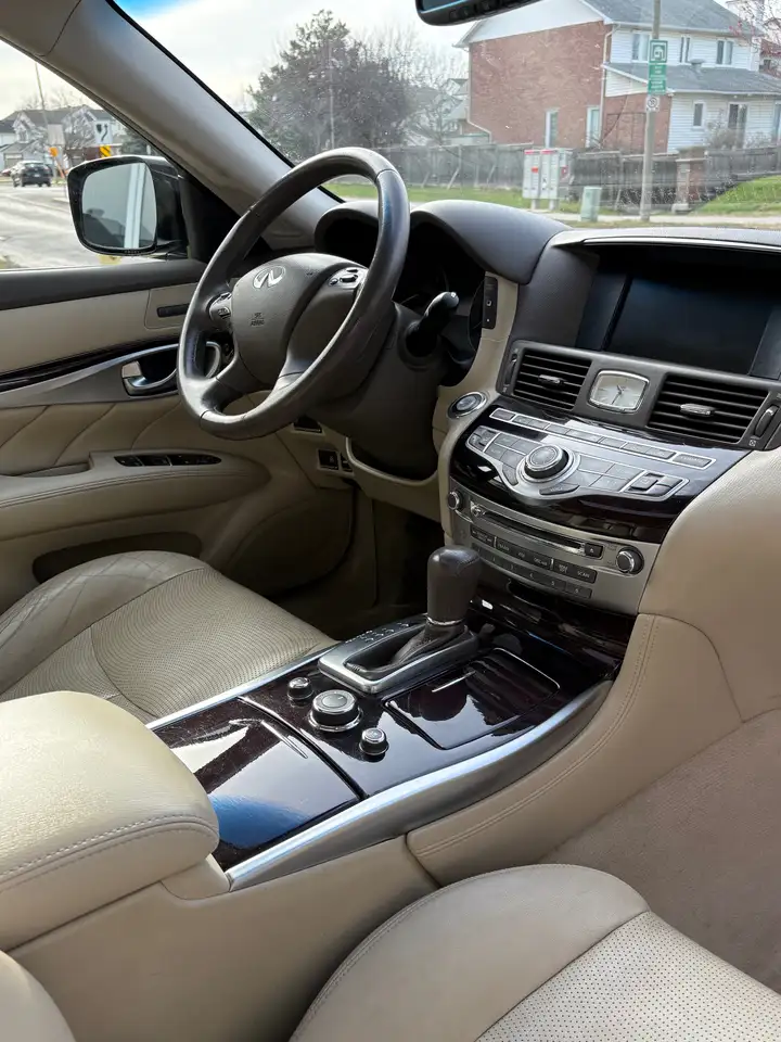Infiniti M снимка Infiniti M