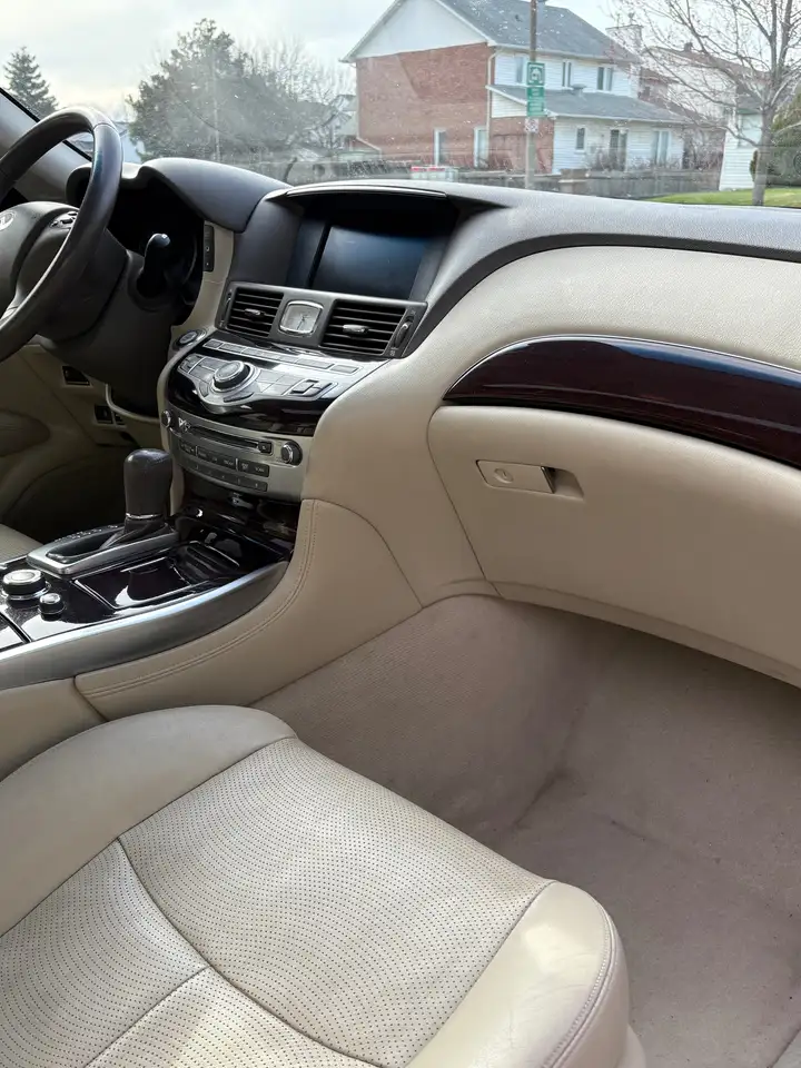 Infiniti M снимка Infiniti M