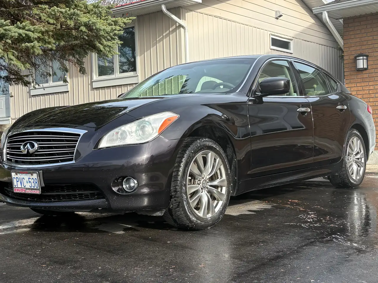 Infiniti M снимка Infiniti M