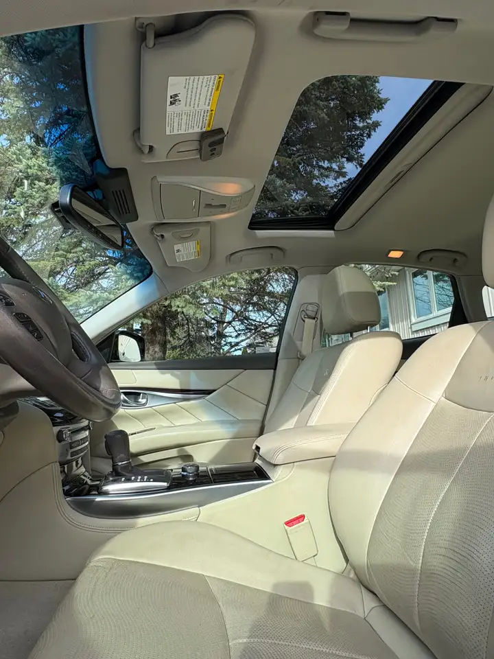 Infiniti M снимка Infiniti M