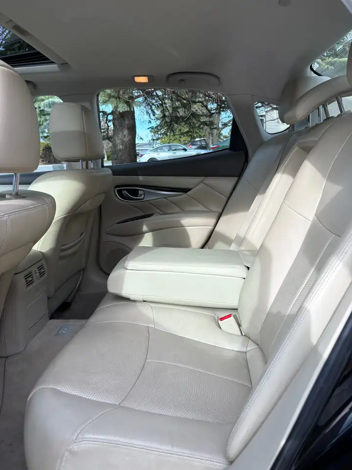 Infiniti M снимка Infiniti M