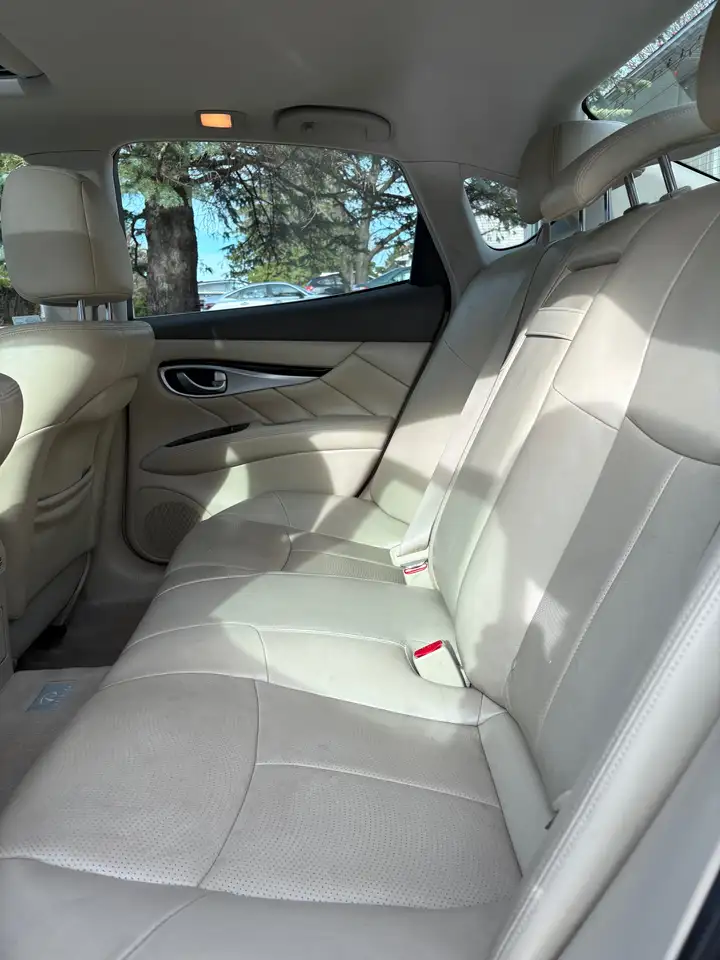 Infiniti M снимка Infiniti M