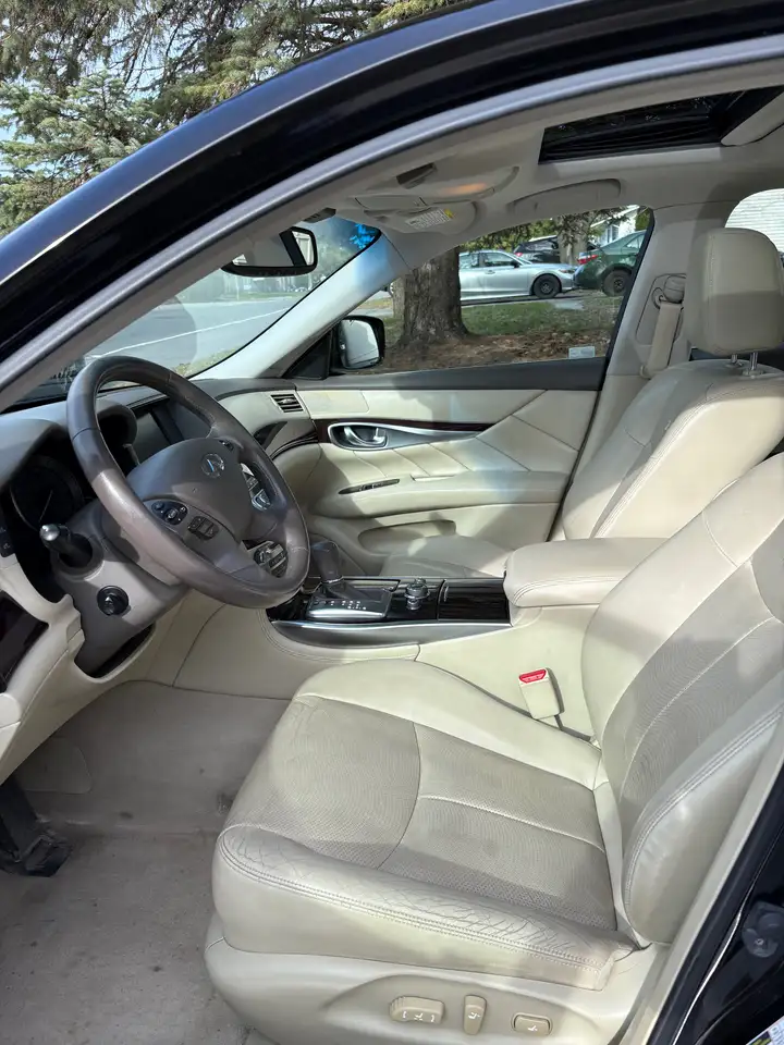 Infiniti M снимка Infiniti M