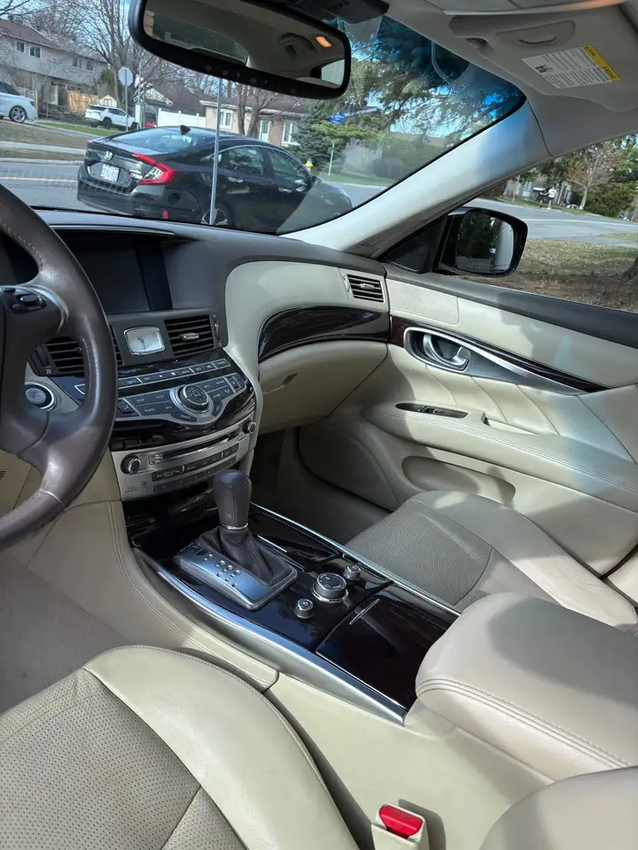 Infiniti M снимка Infiniti M