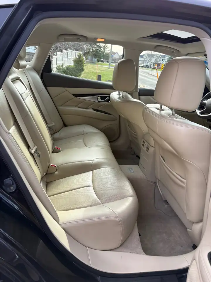 Infiniti M снимка Infiniti M
