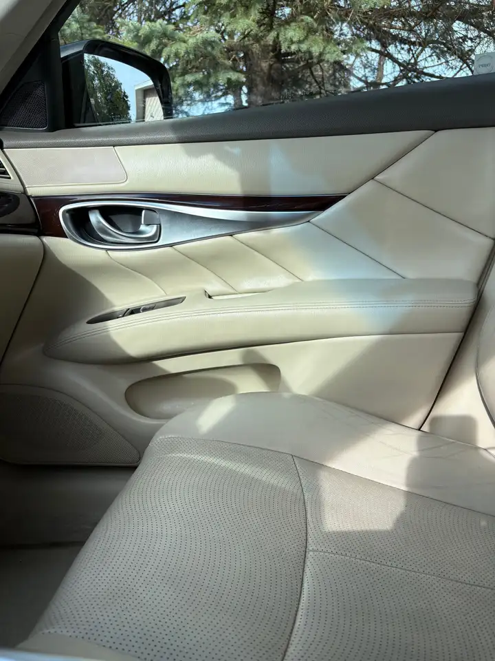 Infiniti M снимка Infiniti M
