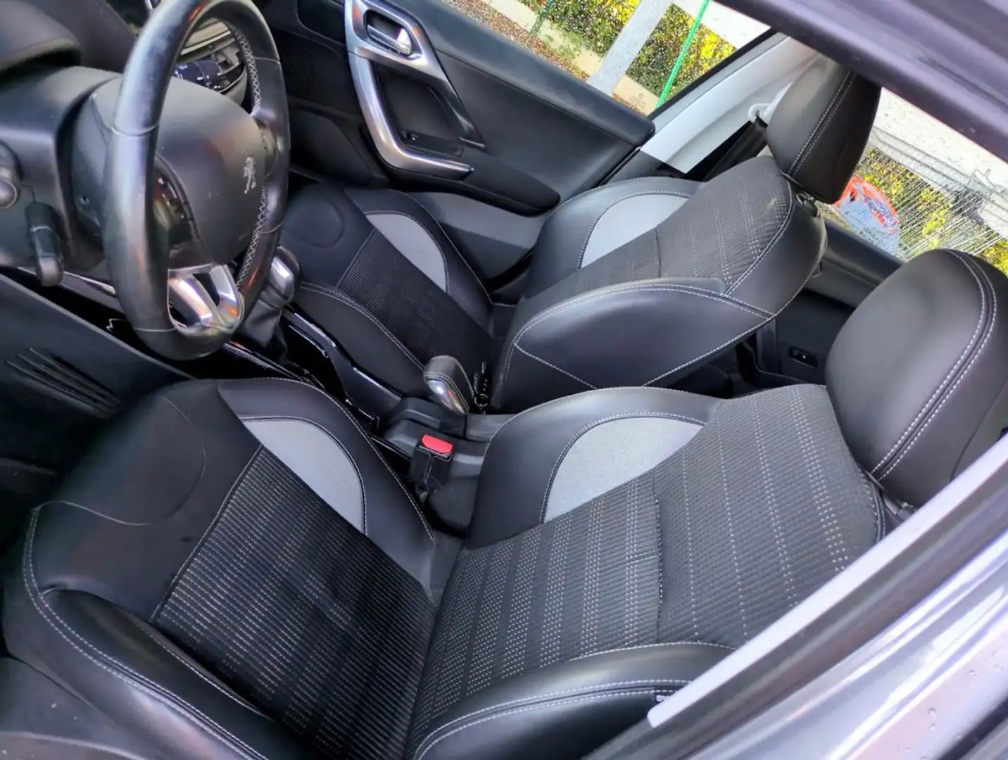 Peugeot 2008 2008 1.2 PureTech 110ch S Gris - 2